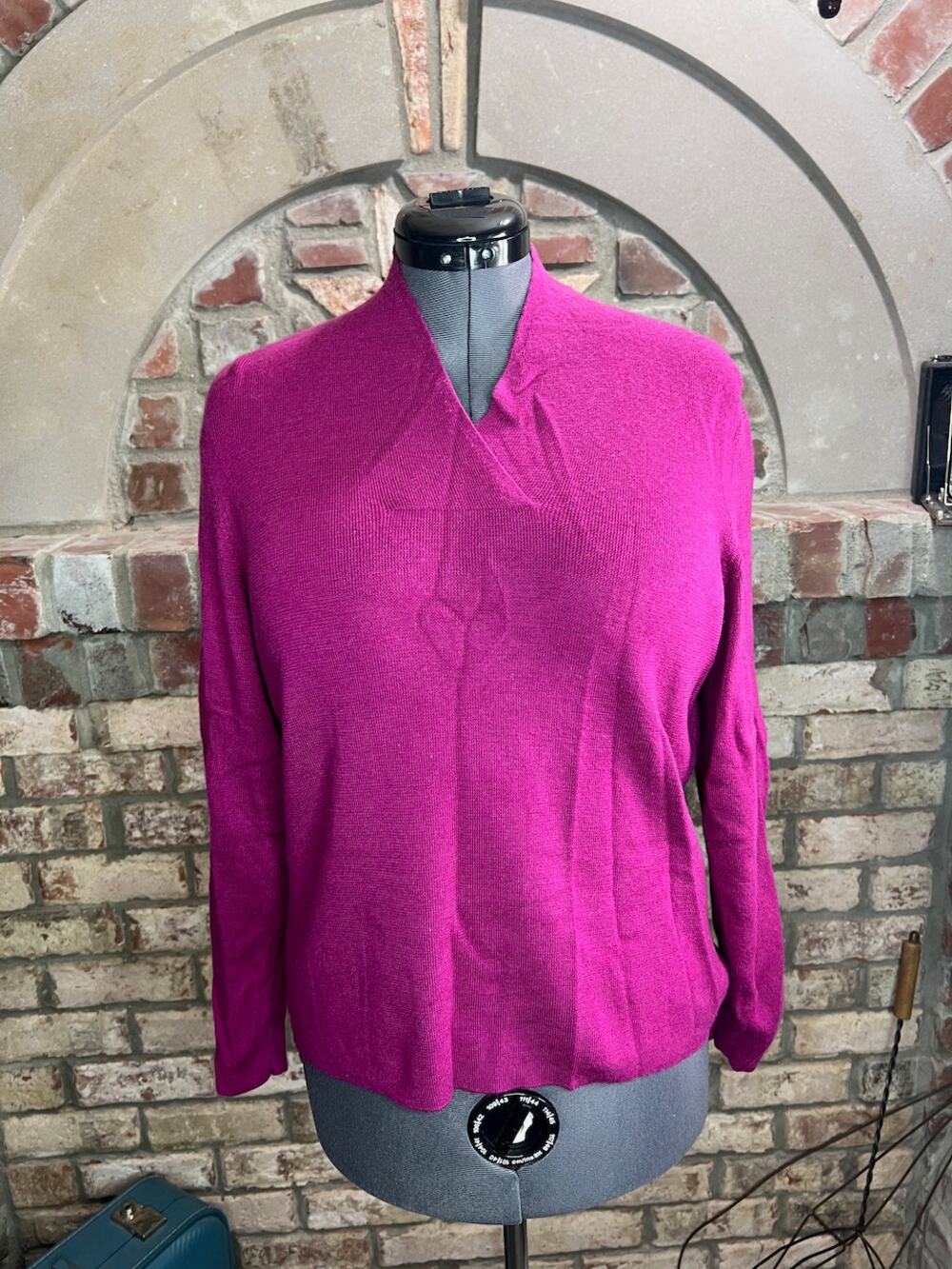 Norm Thompson sweater 100% merino wool fuchsia pink